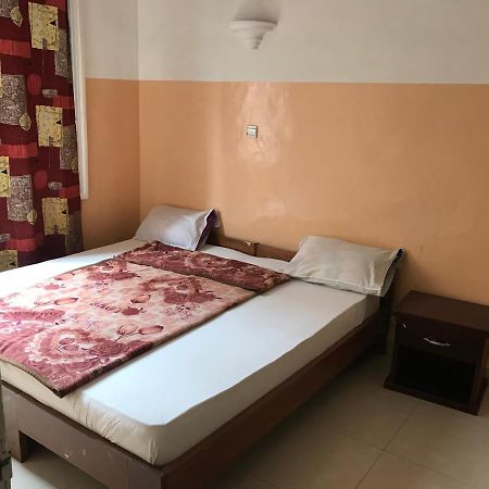 Appartements Chez Leo Μπραζαβίλ Εξωτερικό φωτογραφία
