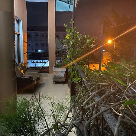 Appartements Chez Leo Μπραζαβίλ Εξωτερικό φωτογραφία
