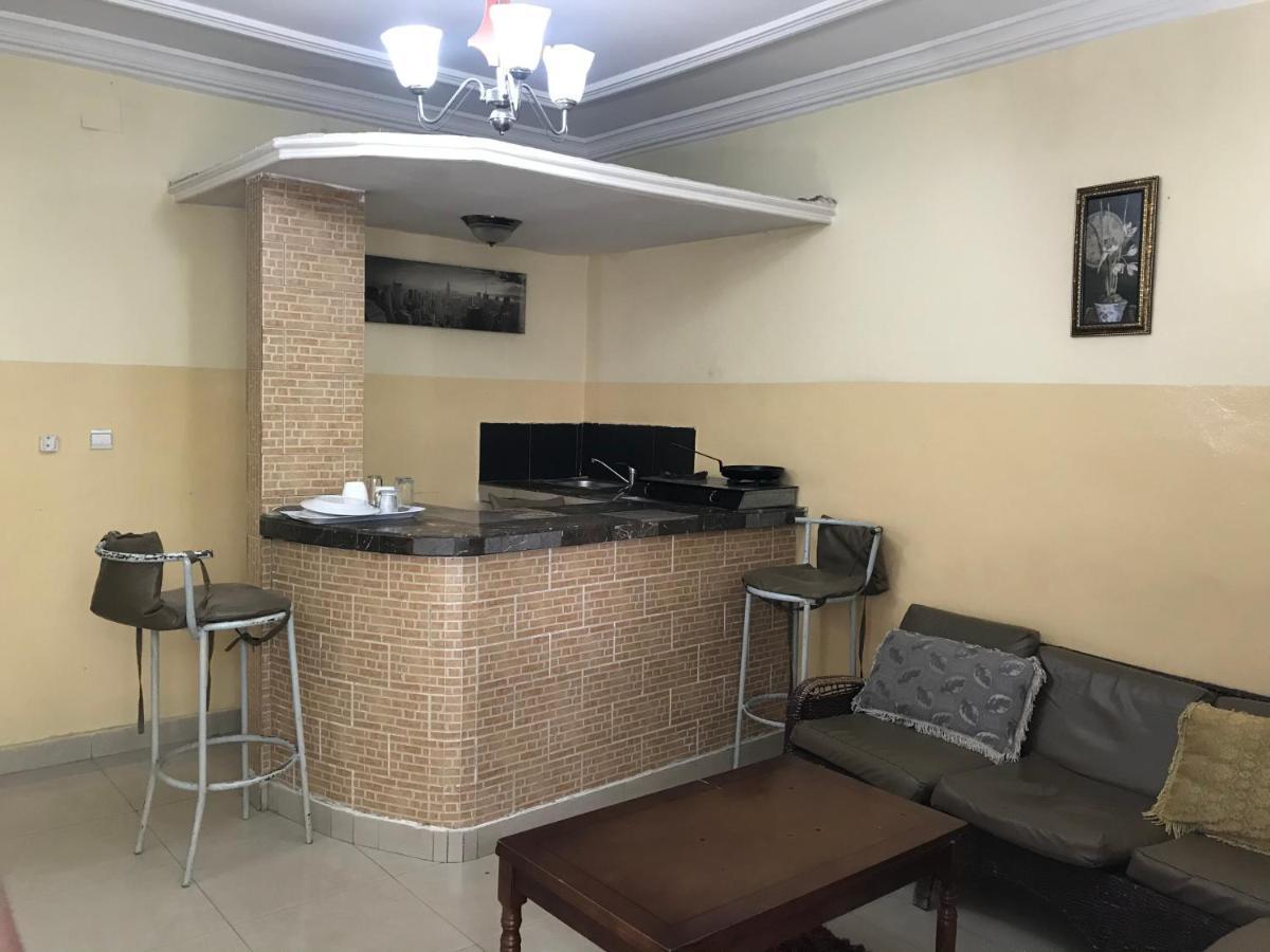 Appartements Chez Leo Μπραζαβίλ Εξωτερικό φωτογραφία
