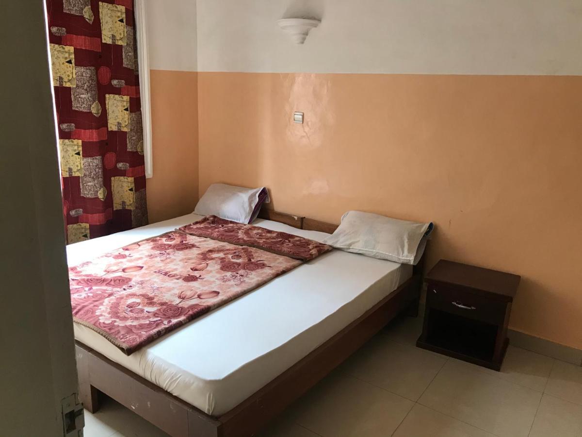 Appartements Chez Leo Μπραζαβίλ Εξωτερικό φωτογραφία