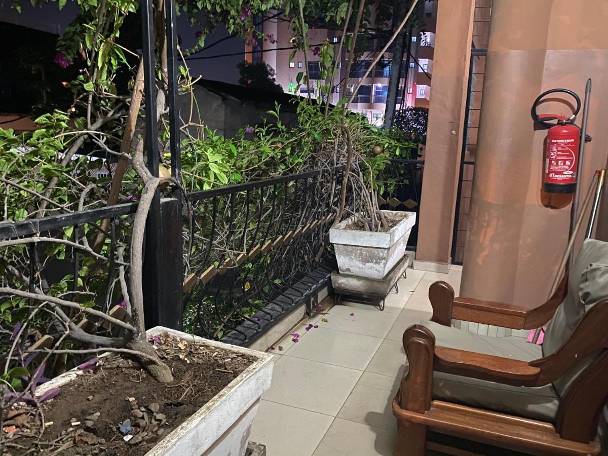 Appartements Chez Leo Μπραζαβίλ Εξωτερικό φωτογραφία