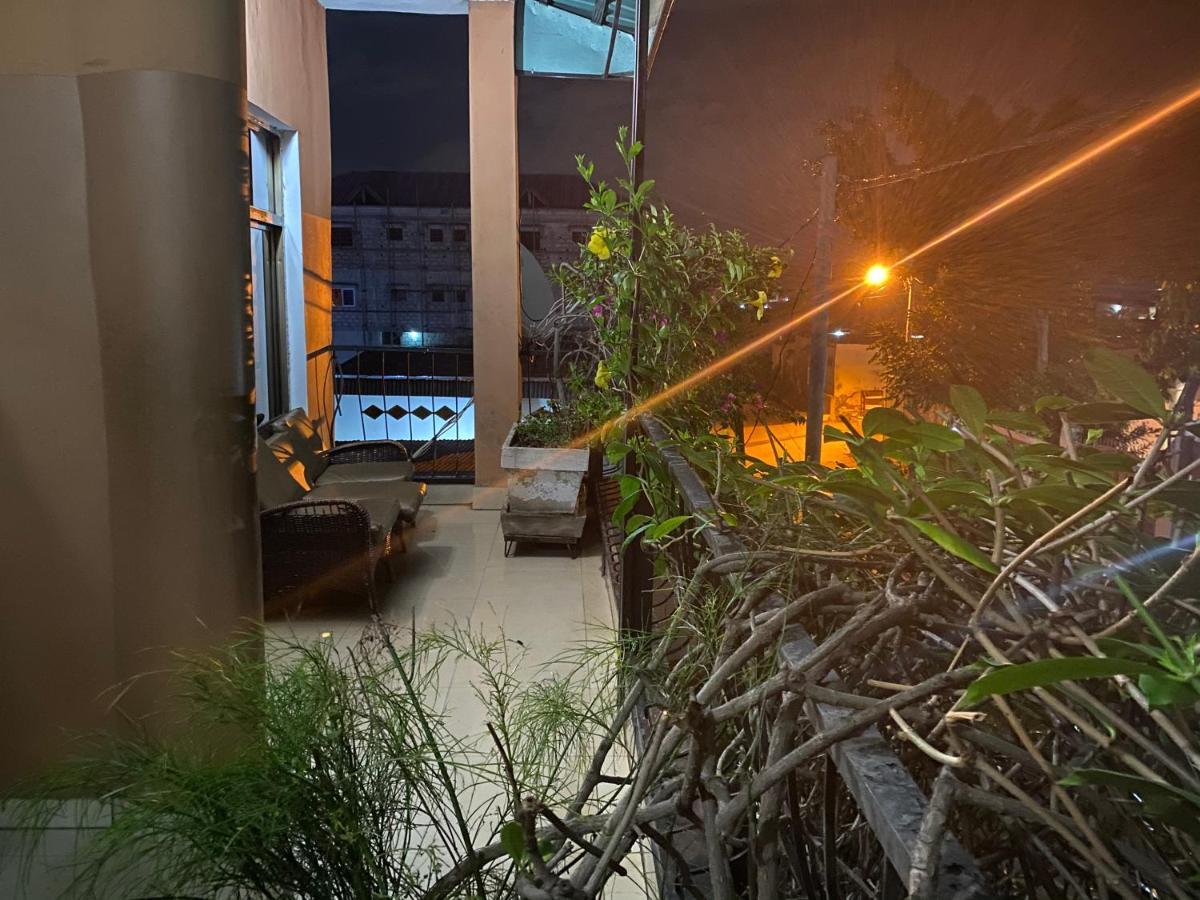 Appartements Chez Leo Μπραζαβίλ Εξωτερικό φωτογραφία
