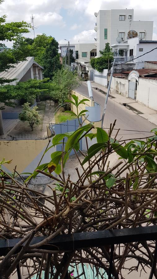 Appartements Chez Leo Μπραζαβίλ Εξωτερικό φωτογραφία
