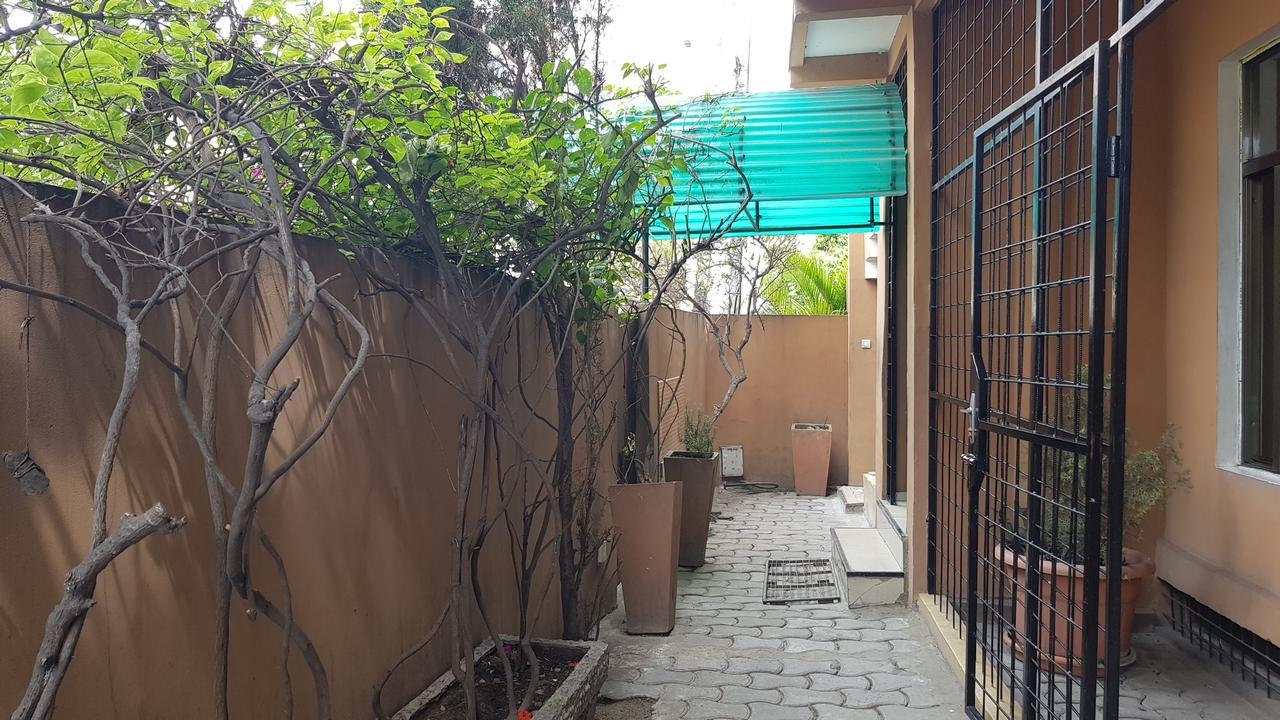 Appartements Chez Leo Μπραζαβίλ Εξωτερικό φωτογραφία