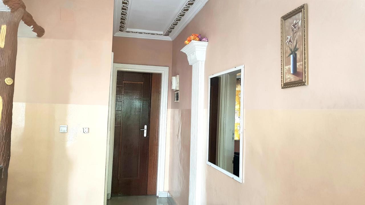 Appartements Chez Leo Μπραζαβίλ Εξωτερικό φωτογραφία