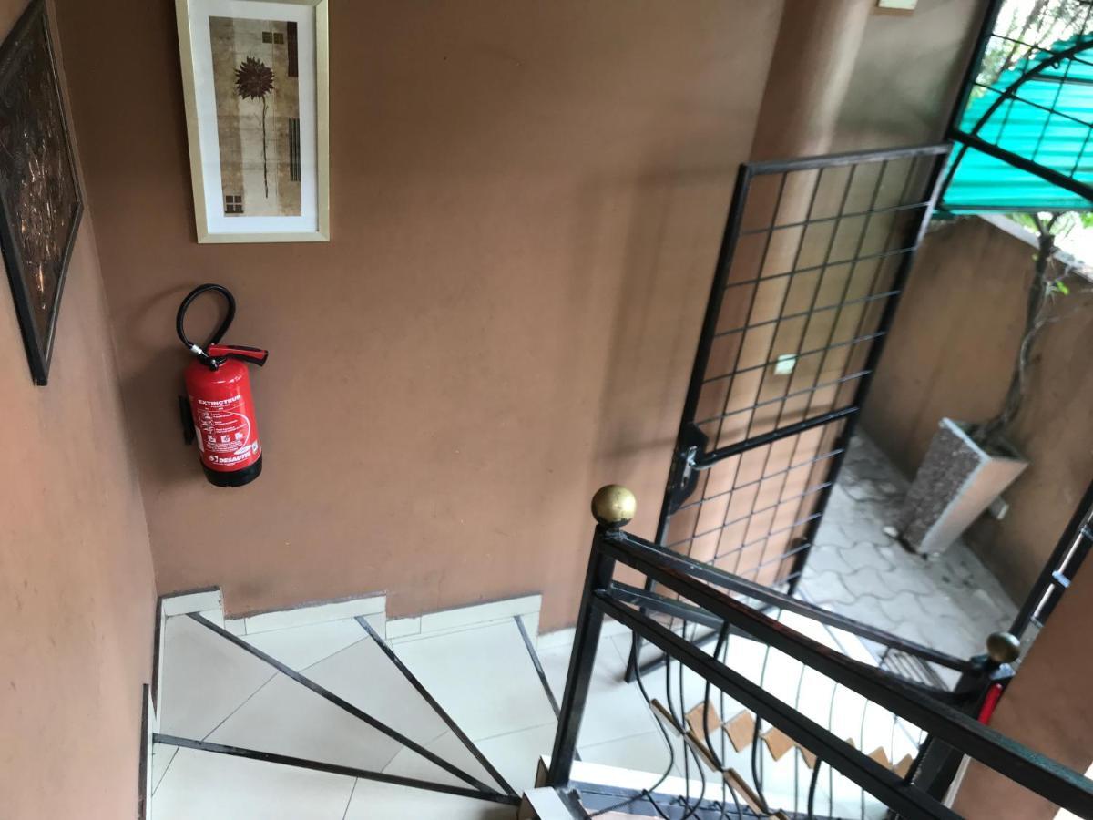 Appartements Chez Leo Μπραζαβίλ Εξωτερικό φωτογραφία